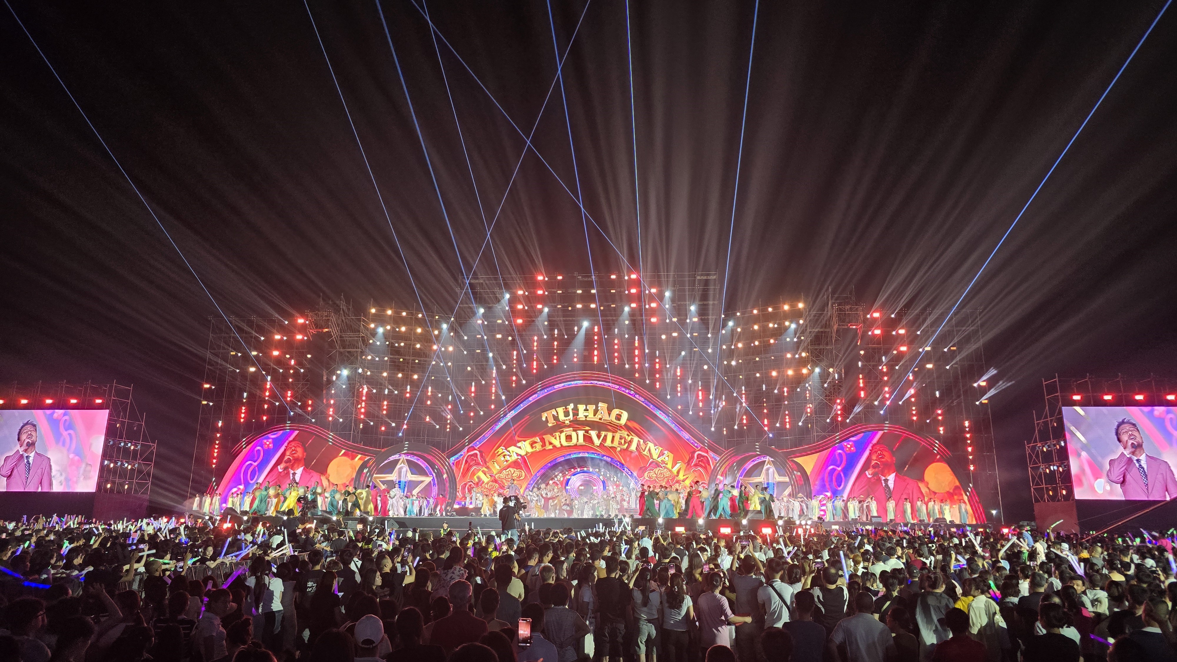 Đêm khai mạc Liên hoan gắn với chương trình nghệ thuật "Thanh âm kỷ nguyên mới" thu hút khoảng 50.000 khán giả tham gia.