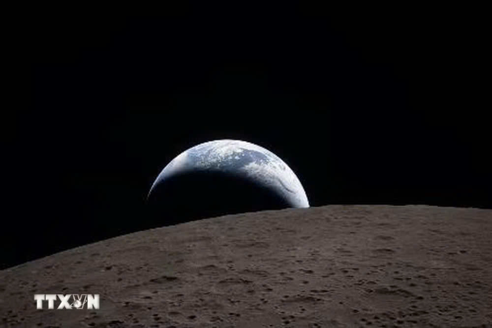 Bức ảnh “Trái Đất lặn” được phi hành đoàn Artemis II ghi lại ngày 6/4 từ tàu vũ trụ Orion. (Ảnh: Kyodo/TTXVN)