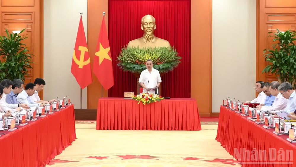 Tổng Bí thư, Chủ tịch nước Tô Lâm chủ trì buổi làm việc với Ban Tổ chức Trung ương về trọng tâm công tác tổ chức xây dựng Đảng theo tinh thần Nghị quyết Đại hội XIV của Đảng diễn ra chiều 3/6, tại Trụ sở Trung ương Đảng. (Ảnh: ĐĂNG KHOA)