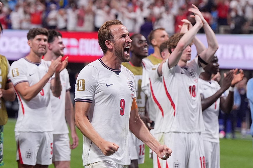 Các cầu thủ đội tuyển Anh mừng tấm vé vào vòng 1/8 World Cup 2026. Ảnh: AP