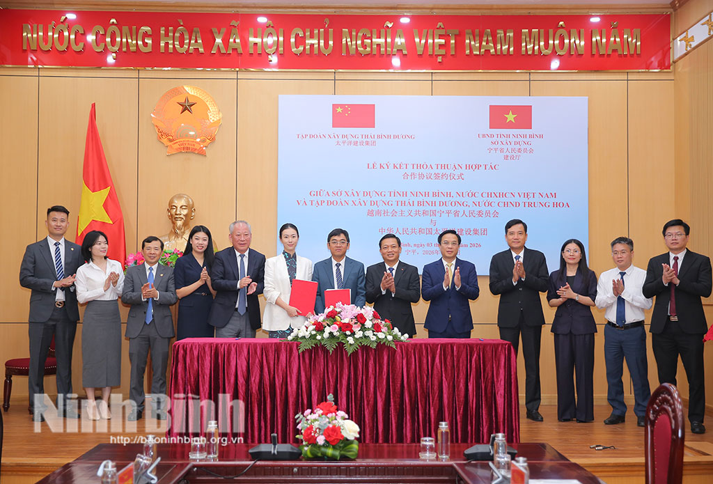 Lãnh đạo Sở Xây dựng và Tập đoàn Xây dựng Thái Bình Dương ký kết “Bản ghi nhớ hợp tác phát triển kinh tế - xã hội bền vững”.