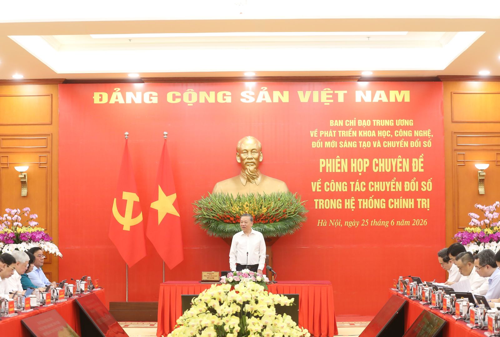 Đồng chí Tổng Bí thư, Chủ tịch nước Tô Lâm, Trưởng Ban Chỉ đạo Trung ương về phát triển khoa học, công nghệ, đổi mới sáng tạo và chuyển đổi số chủ trì Phiên họp chuyên đề về chuyển đổi số trong hệ thống chính trị.