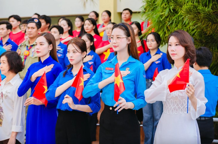 Xây dựng và nuôi dưỡng một thế hệ thanh niên mạnh mẽ, trí tuệ và văn minh chính là nền tảng vững chắc để Việt Nam không ngừng vươn lên, trở thành quốc gia phát triển, biểu tượng của khát vọng, sức mạnh và ý chí dân tộc. Ảnh minh họa: thanhnien.vn