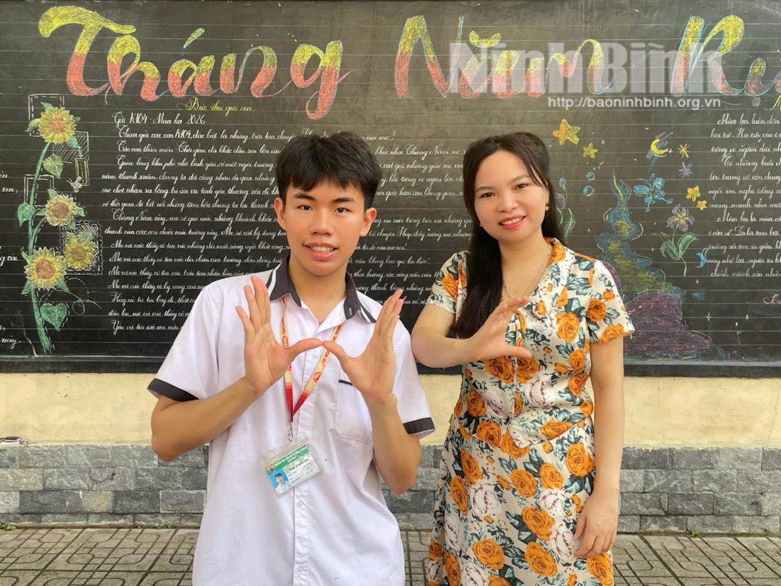 Em Phạm Lê Minh Tâm (lớp 11 Anh 1), Trường THPT chuyên Lê Hồng Phong giành giải Nhất nội dung Microsoft Word 2019 và giành quyền đại diện Việt Nam tham dự Vòng Chung kết Thế giới diễn ra tại Hoa Kỳ