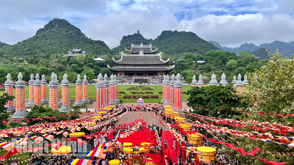 Tam Chuc pagoda.