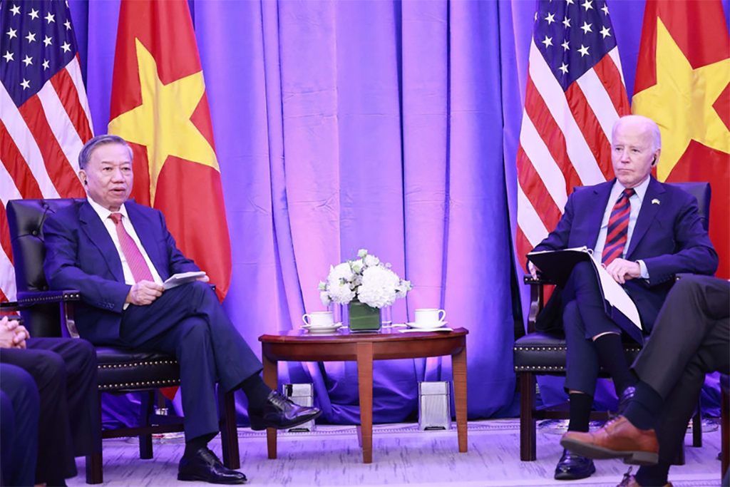 General Secretary of the Communist Party of Vietnam Central Committee and State President To Lam (left) and US President Joe Biden hold talks in New York on September 25, 2024 during the former's trip to the US to attend the United Nations Summit of the Future and the High-Level General Debate of the 79th session of the UN General Assembly. (Photo: VNA)